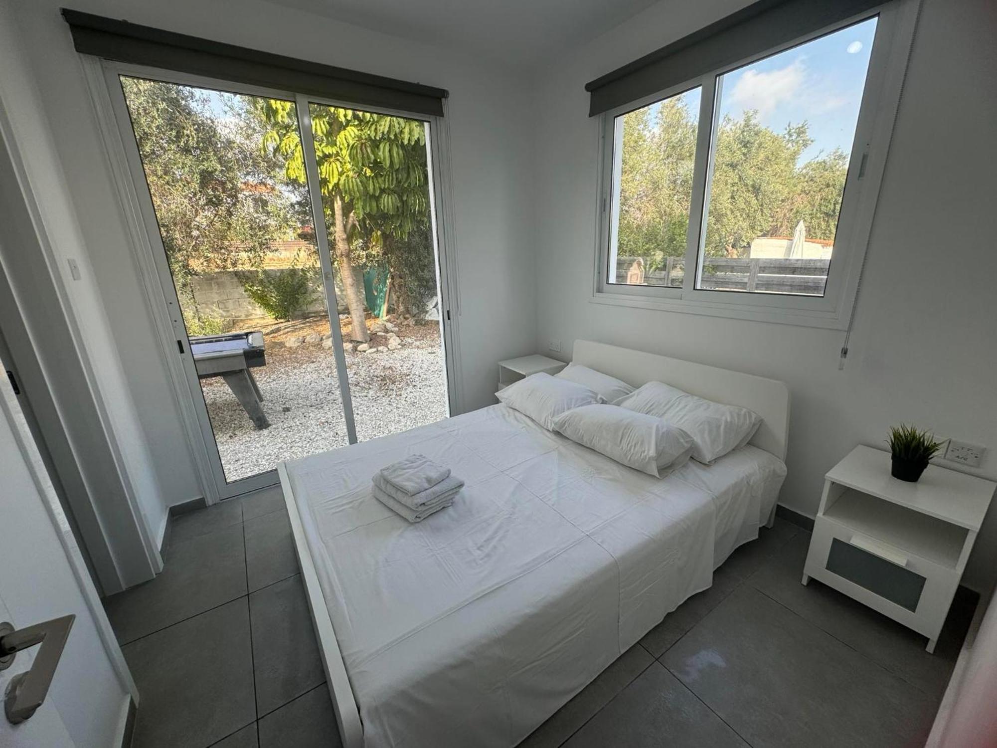 Villa Coralia Gardens 1Km From Coral Bay Beach Екстер'єр фото