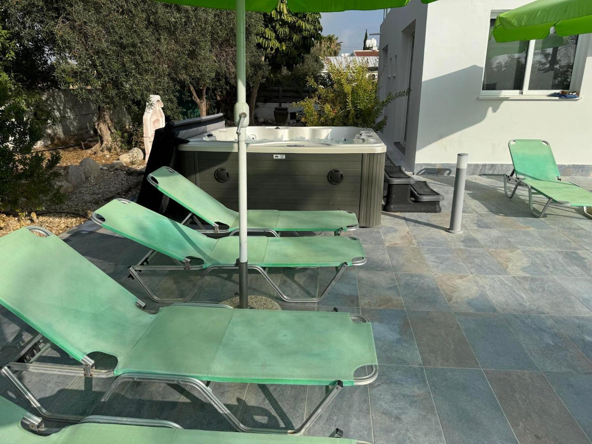 Villa Coralia Gardens 1Km From Coral Bay Beach Екстер'єр фото